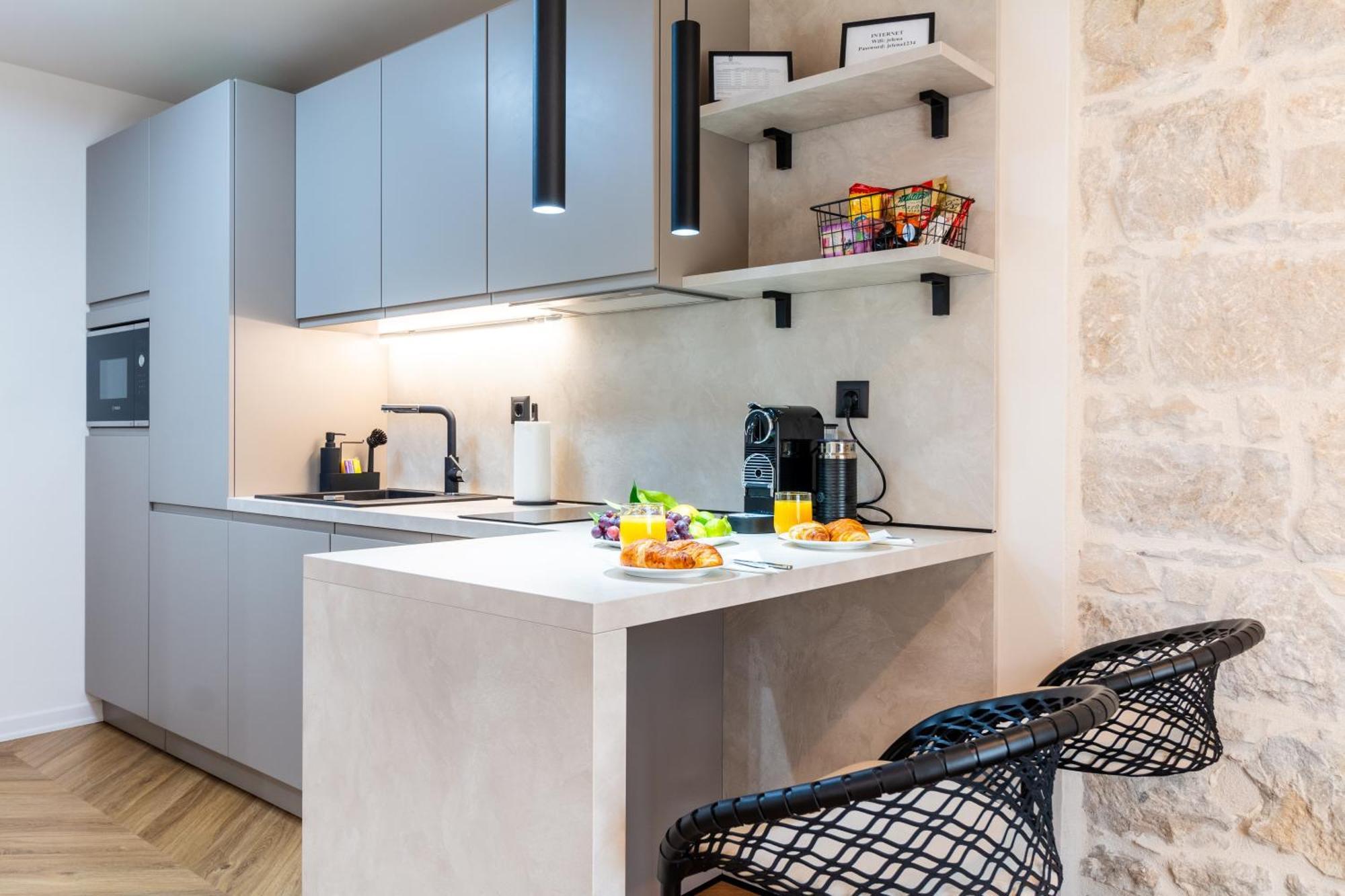 Apartment Centre In Stone House Split Exterior foto