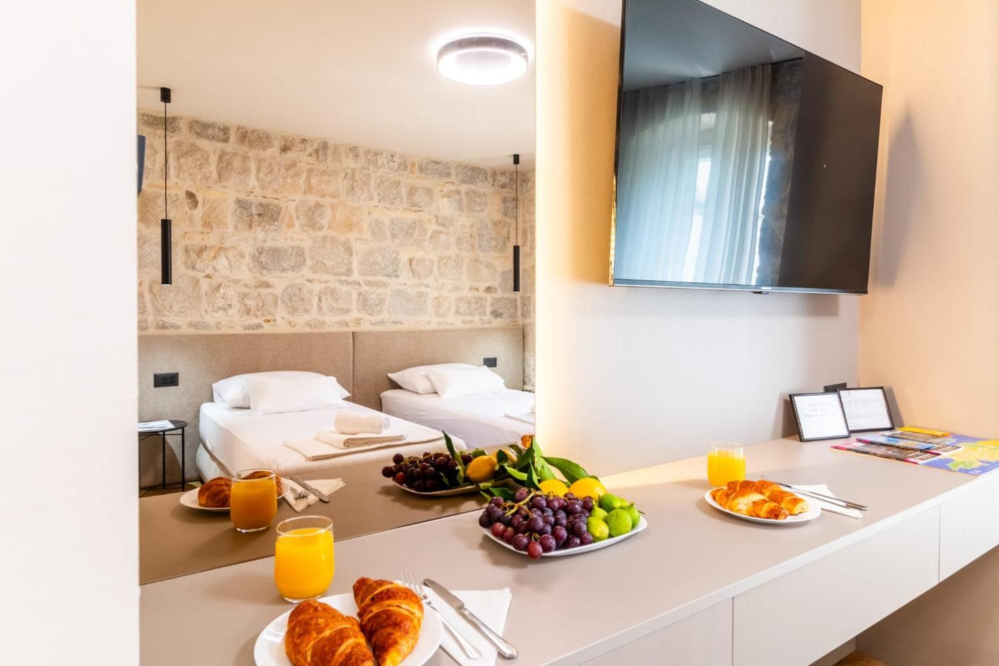Apartment Centre In Stone House Split Exterior foto