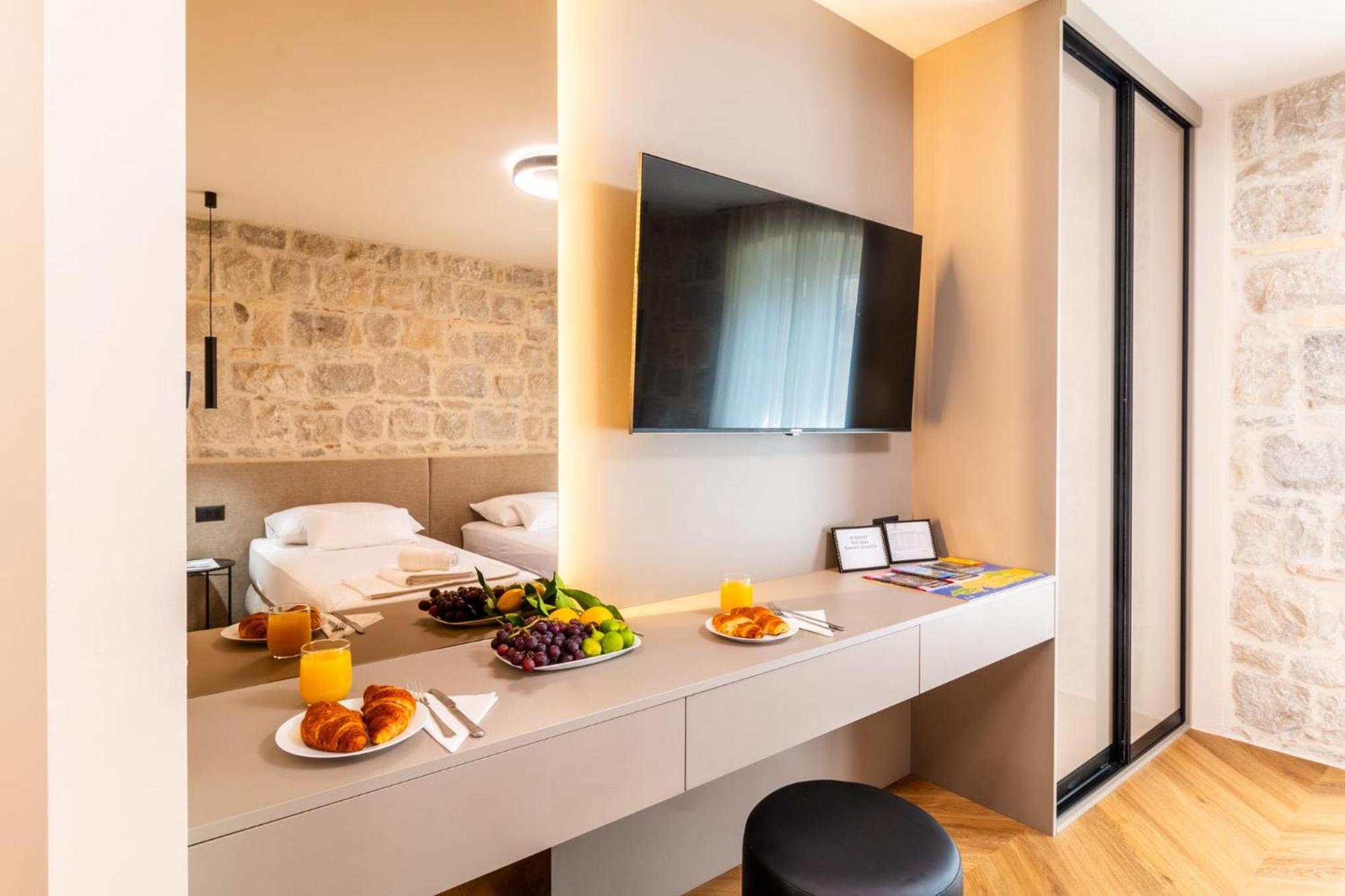 Apartment Centre In Stone House Split Exterior foto