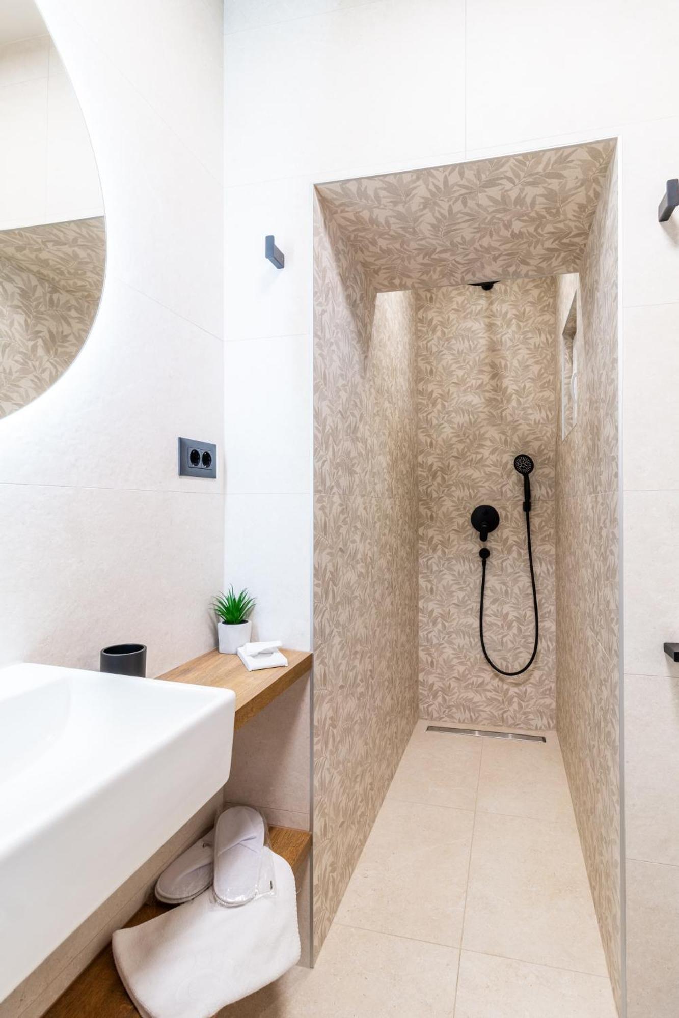 Apartment Centre In Stone House Split Exterior foto